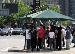 [오늘 날씨] 낮 기온 '30도' 이어지는 더위...여름 단골 피부질환 '무좀'에 대처하는 자세