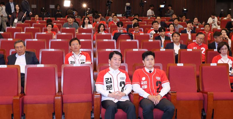 "드디어 기회 올까"…바람 일으킨 안철수, '국민의힘 구원투수' 가능성은
