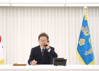 李대통령·트럼프 곧 만난다…'한미동맹' '골프' '암살위험' 주제로 통화