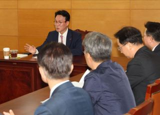 김민석 총리 후보자, 연휴 기간 공개행보 자제…청문회 준비에 몰두