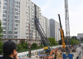 아파트 덮친 천공기, 이틀 만에 철거 완료…안전진단 진행 예정