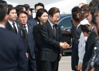 이 대통령, 與 지도부 의원들과 한남동 관저서 만찬