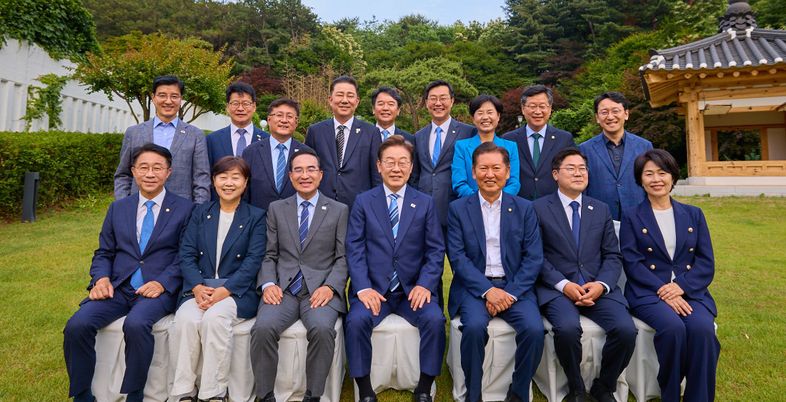 李대통령, 與지도부와 만찬…"국민의 기대에 부응하는게 우리의 첫번째 사명"