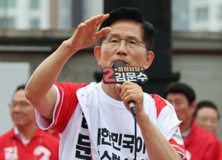 '당내 민주주의 회복' 언급한 김문수, 당권 도전설 솔솔