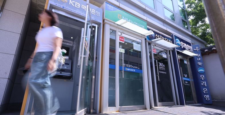 은행 예금금리 3년만에 가장 낮아…이번주도 줄줄히 하향 조정