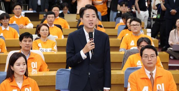 이준석, TV토론 발언 후폭풍…"의원직 제명" 청원 36만명 돌파