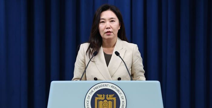 대통령실, 李 제안에 브리핑룸 개편…질문하는 기자 비춘다