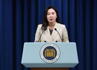 [속보] 대통령실 "비상계엄 가담 경호처 본부장 5명 대기발령"