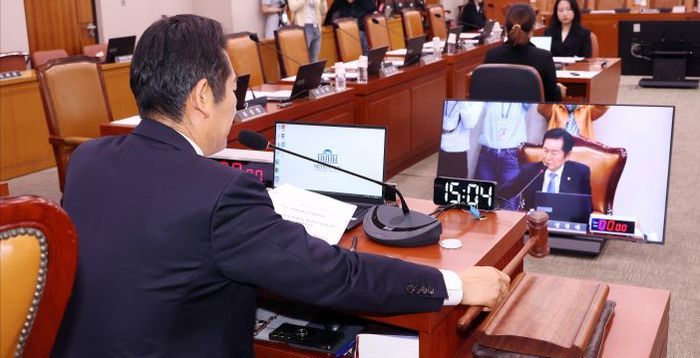 정청래, 국민의힘 '법사위원장 반납' 주장에 "피식 웃음 나"