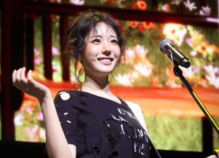 히나 '세상을 밝히는 미소'