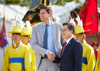 김동연, 캐나다 BC주 수상 만나…“지방정부간 경제협력 틀 만들길 희망”