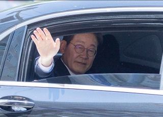 법원, 이대통령 대장동 재판 기일도 추후지정…"헌법 84조 사유"