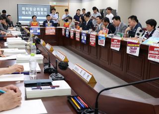 배달·대리기사, 내년 최저임금 적용 무산…별도 기구서 논의