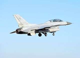 한국 KF-16 전투기, 알래스카서 훈련중 파손…조종사 2명 무사