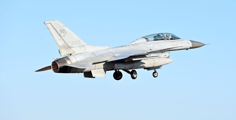 한국 KF-16 전투기, 알래스카서 훈련중 파손…조종사 2명 무사