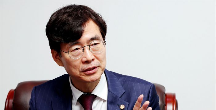 조경태, 친윤계 정조준…"중학교 1학년도 아는 걸 의원이 몰라"