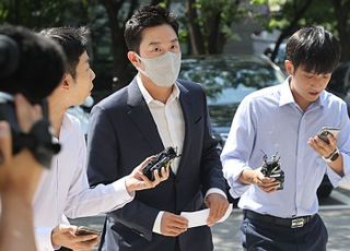 '코인 불법 상장 수수료' 챙긴 프로골퍼 출신 안성현씨 보석 석방