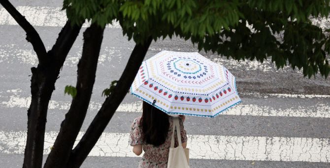 [오늘 날씨] 전국 30도 이상 무더위 지속, 제주 장마 시작...1호 태풍 '우딥' 현재 위치는?