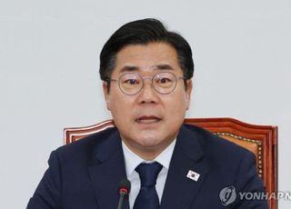 박찬대 "당대표 출마, 고민하고 있다"