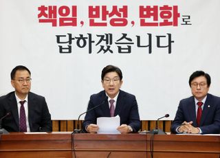 [속보] 권성동 "계엄 대단히 잘못…尹 떠나도 당은 살아야"