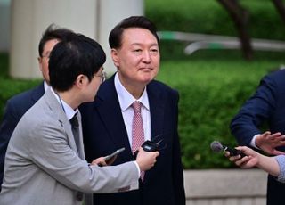 [데일리안 오늘뉴스 종합] 2차 출석 불응한 尹…경찰, 19일 3차 소환 ‘최후통첩’, 국민의힘 재선 의원들, 의총 개최 재차 촉구…“신임 원내대표 선출 전 논의해야”, 野, 법사위원장 교체 요구에…與원내대표 출마 김병기·서영교 “못 들어줘” 등