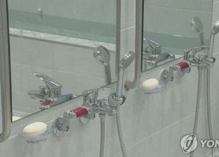 목욕탕 여탕·남탕 스티커 바꾼 남성들…20대 여성, 알몸 노출 피해