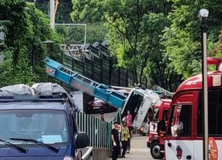 경의중앙선 신촌역 인근서 사다리차 넘어져…코레일, 긴급 복구·열차 운행 조정