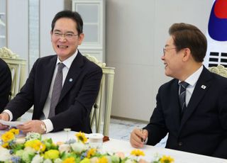 "대통령 되시고 나서 자서전 읽어봐"…李대통령 웃게 한 이재용의 발언
