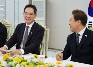 "대통령 되시고 나서 자서전 읽어봐"…李대통령 웃게 한 이재용의 발언