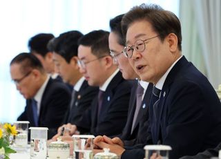 李대통령, 재계 총수 만나 "경제 핵심은 바로 기업…적극적 지원하겠다"