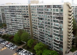 강남 은마아파트 공사 현장서 작업자 매몰…1명 심정지