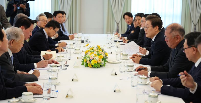 화기애애했던 상견례…李대통령도 재계 총수들도 상법 개정안 언급 자제?