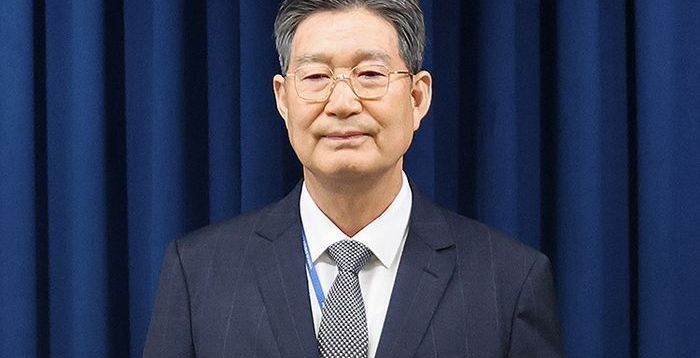 속도전 예고한 검찰개혁…吳 민정수석 사퇴에 개혁 이끌 '투톱' 고심