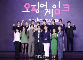 #'오징어게임' 마지막 시즌 #QWER, 3연속 홈런 날려본다 #YBx젤루식 '한-크로아의 문화 교류' [D:주간 사진관]