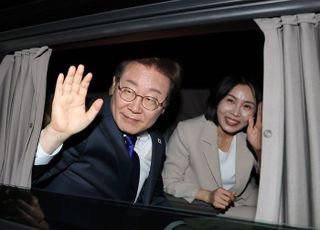 李대통령, 비공개로 장남 결혼식 치러…소년공 시절 친구들도 초청