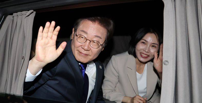 李대통령, 비공개로 장남 결혼식 치러…소년공 시절 친구들도 초청