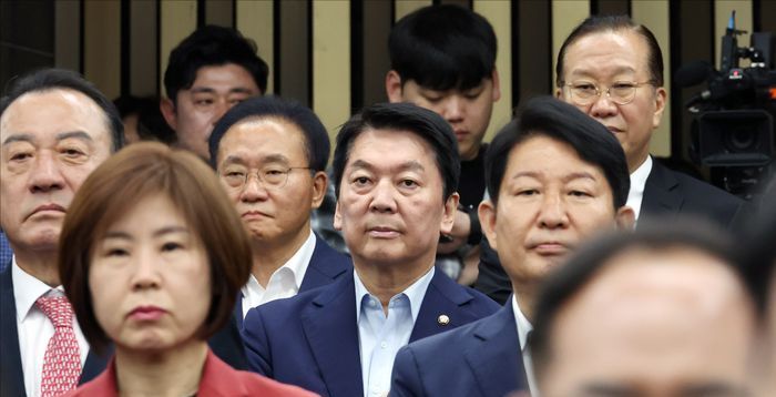 안철수 "새 원내대표, 쇄신의 길 가야…특검 협조도"