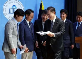 김병기, 與 새 원내대표단 구성완료…"야당 회동 정례화 할 것"
