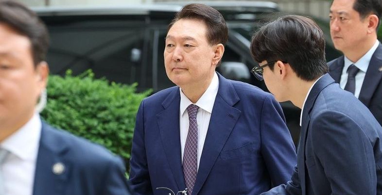 尹, 내란 혐의 7차 공판 '묵묵부답' 출석…3대 특검 임명 후 첫 재판