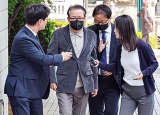 '김건희 여사 선물용' 샤넬백, 신발로도 교환…사이즈 관건