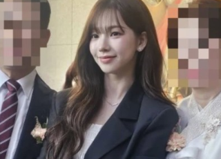 하객룩이 무려 2000만원?...카리나, 친언니 결혼식서 월클 증명