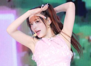 민주 '예쁨을 입었다'