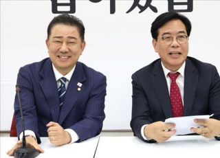 송언석, 김병기 만나 "법사위 달라"…원내대표 회동 정례화