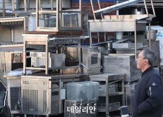 빚더미 올라서는 자영업자 계속 증가…제대로 켜진 은행권 '경고등'