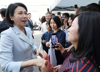 김혜경 여사 첫 단독 행사…캐나다 교민들 만나 "조국 생각하는 마음 더 간절해"