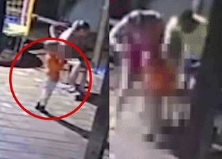 "탁자 위에 올려뒀다가" 두살배기 쏜 총에 20대 엄마 숨져