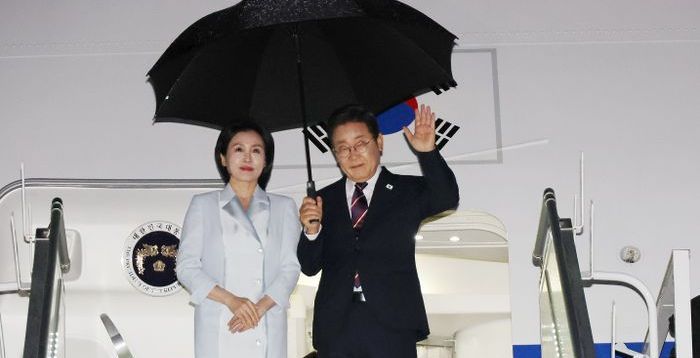 李대통령, '첫 외교 시험대' G7 회의 마치고 귀국…한미정상회담은 무산