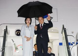 李대통령, '첫 외교 시험대' G7 회의 마치고 귀국…한미정상회담은 무산