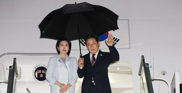 李대통령, '첫 외교 시험대' G7 회의 마치고 귀국…한미정상회담은 무산