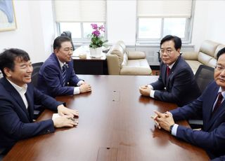 김병기·송언석 여야 원내대표, 긴급 회동